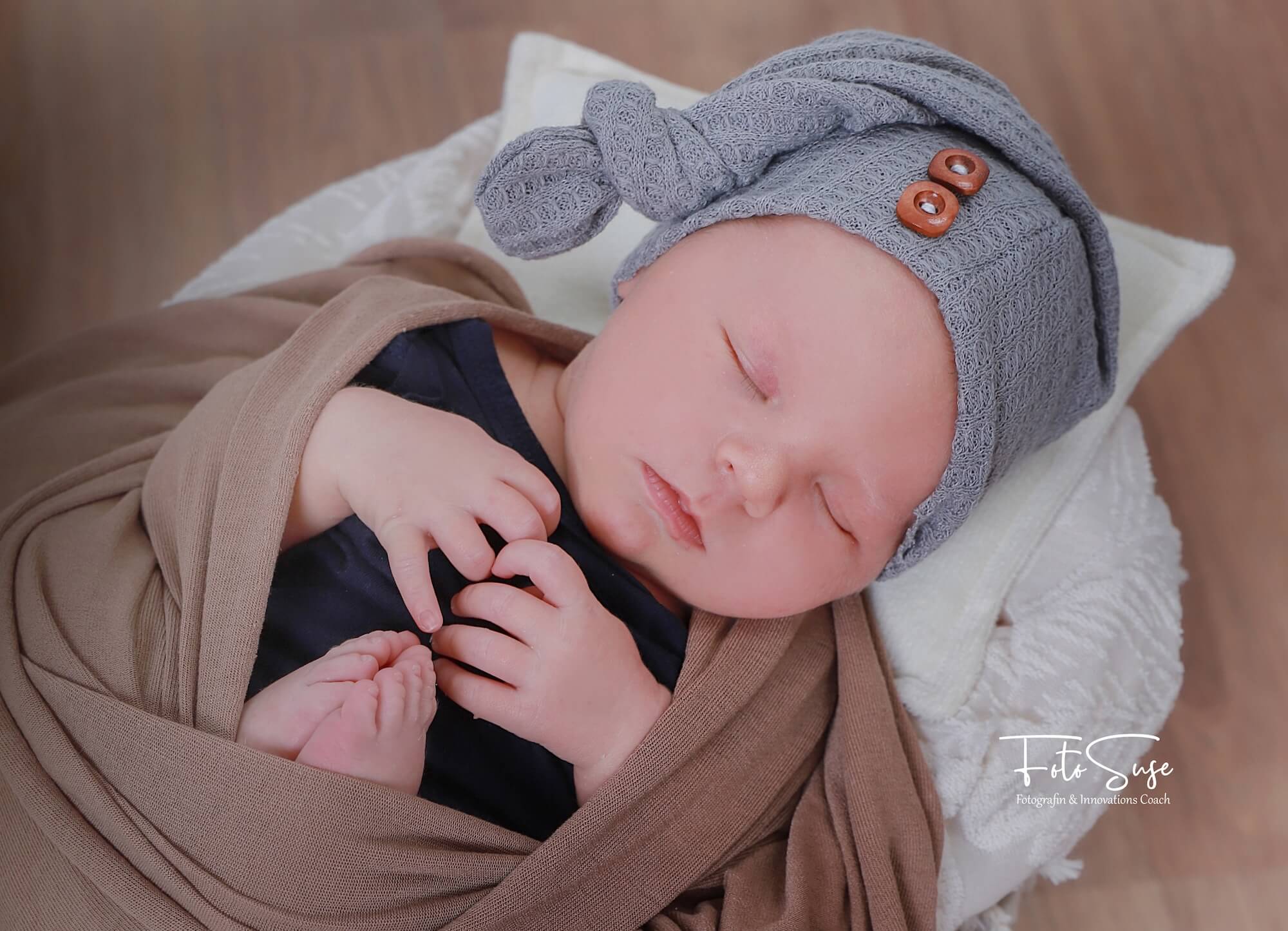 #fotograforanienburg FotoSuse Fotostudiooranienburg fotografinoranienburg familie familienfotografie foto fotografie FotoSuse newbornfotograf Babyfotograforanienburg Oranienburg #Newbornliebe